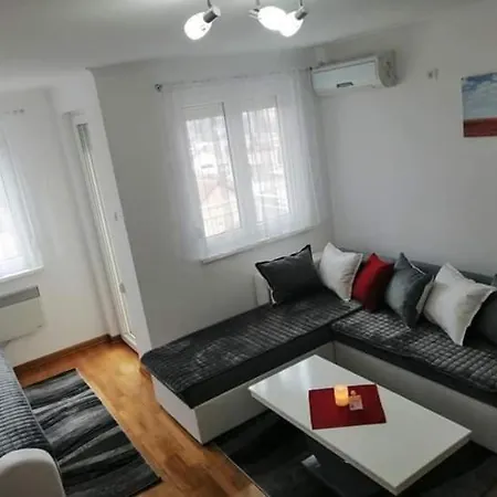 Apartment Studio-apartman Dm Lux